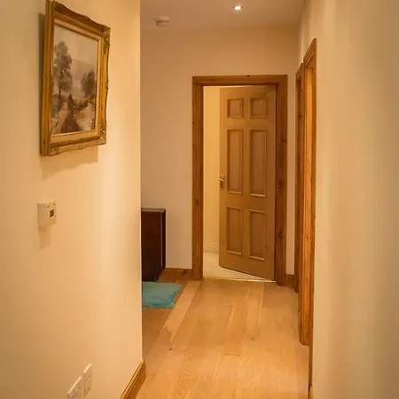 בית נופש The Cottage, Recess