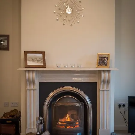 The Cottage, * Recess